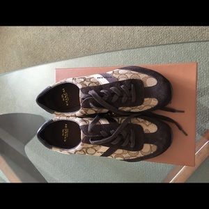 1 pear  Coach sneaks